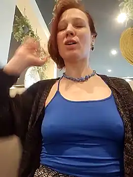 Snapshot of Exhibitionsplit chatting on January 13, 2025, 11:52 am Exhibitionsplit online show from January 13, 2025, 11:52 am