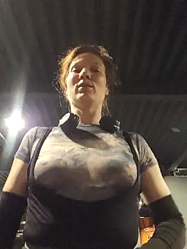 Snapshot of Exhibitionsplit chatting on September 21, 2025, 9:38 pm Exhibitionsplit online show from September 21, 2025, 9:38 pm