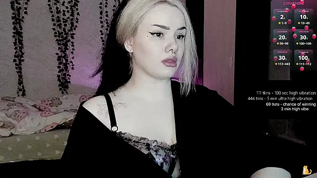 strawberry elfcat online show from April 17, 2026, 2:58 am