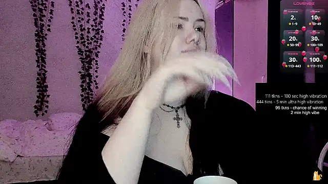 Snapshot of strawberry_elfcat chatting on June 11, 2026, 2:11 am strawberry elfcat online show from June 11, 2026, 2:11 am