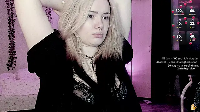 Snapshot of strawberry_elfcat chatting on June 11, 2026, 2:53 am strawberry elfcat online show from June 11, 2026, 2:53 am