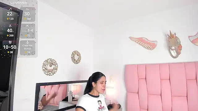Snapshot of VeronikaOlsen chatting on January 2, 2025, 12:24 pm VeronikaOlsen online show from January 2, 2025, 12:24 pm