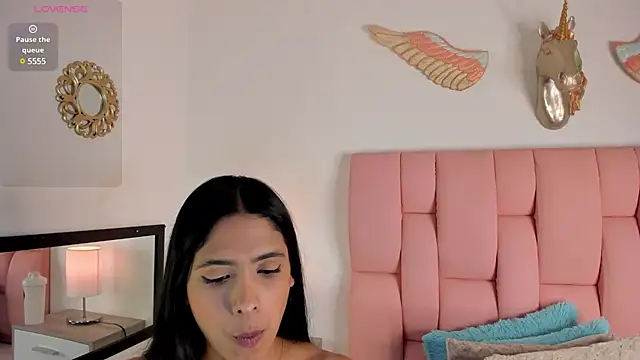 Snapshot of VeronikaOlsen chatting on January 8, 2025, 10:37 pm VeronikaOlsen online show from January 8, 2025, 10:37 pm
