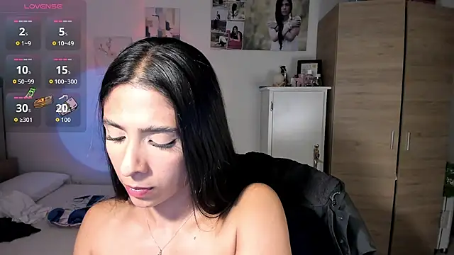 Snapshot of VeronikaOlsen chatting on October 19, 2025, 2:01 am VeronikaOlsen online show from October 19, 2025, 2:01 am