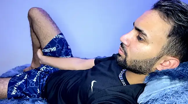 Snapshot of Dar_milk chatting on December 6, 2024, 4:36 am Dar milk online show from December 6, 2024, 4:36 am