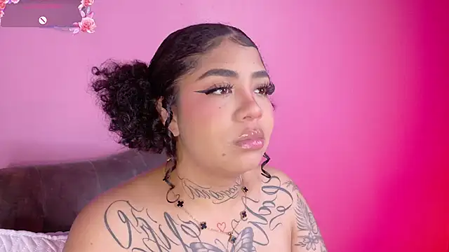 foxxy-lov3 online show from March 17, 2026, 1:36 pm