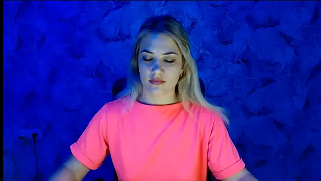 Snapshot of nika_gold1 chatting on October 8, 2025, 11:52 am nika gold1 online show from October 8, 2025, 11:52 am