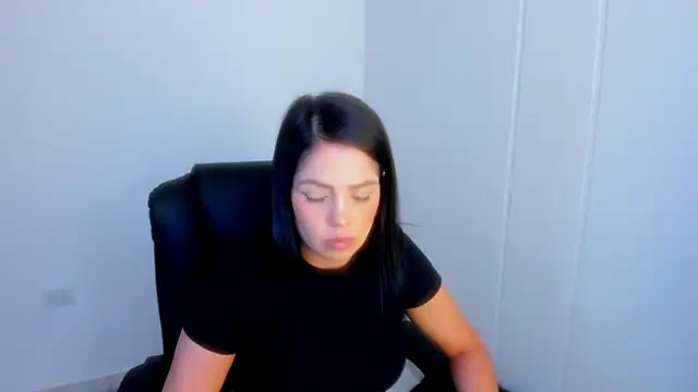 dominique21  online show from February 27, 2026, 11:16 pm