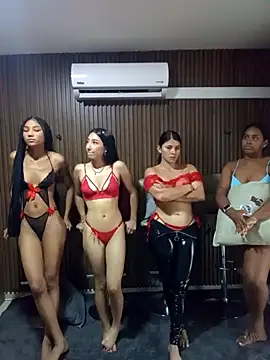 Snapshot of fetishcouples47 chatting on April 8, 2026, 11:32 am fetishcouples47 online show from April 8, 2026, 11:32 am