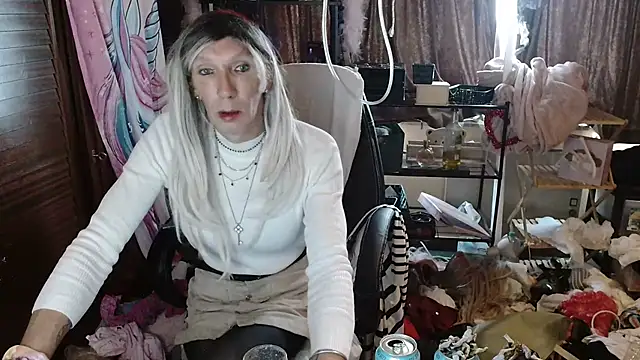 Ombeline1 online show from October 19, 2025, 12:06 pm