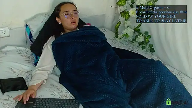 Hot Candy  online show from April 23, 2026, 3:52 am