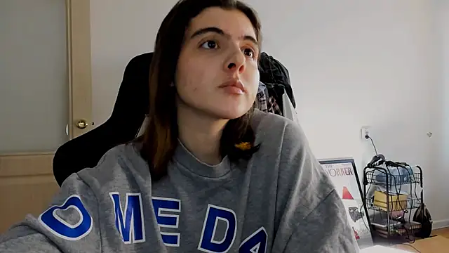 Snapshot of emmamurrr chatting on December 20, 2024, 12:16 pm emmamurrr online show from December 20, 2024, 12:16 pm