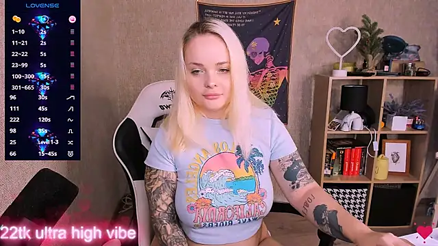 Snapshot of flower_sarah_ chatting on February 12, 2025, 10:56 am flower sarah  online show from February 12, 2025, 10:56 am