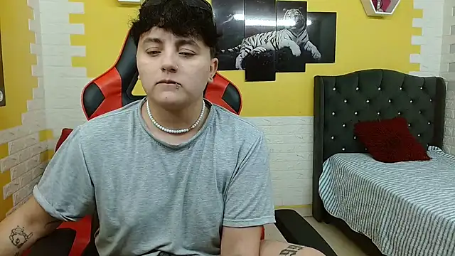 isabeautyx19 online show from December 20, 2025, 3:13 am