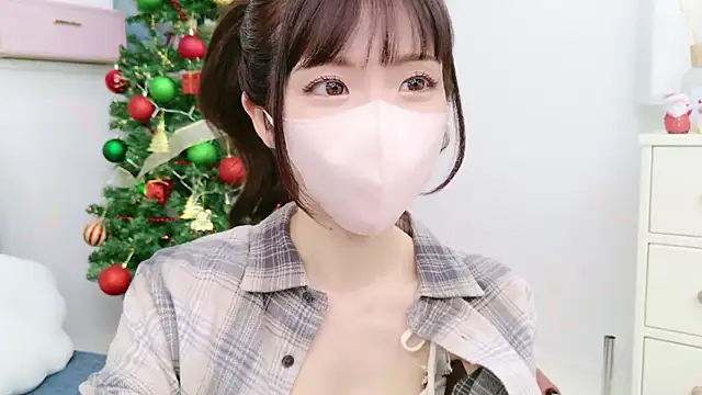 Snapshot of -minami- chatting on December 8, 2024, 3:43 am -minami- online show from December 8, 2024, 3:43 am