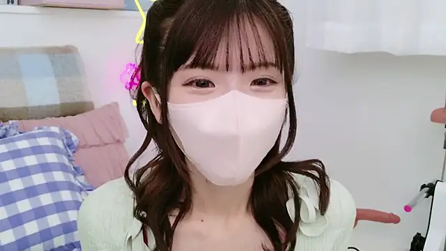 Snapshot of -minami- chatting on March 18, 2025, 12:14 pm -minami- online show from March 18, 2025, 12:14 pm