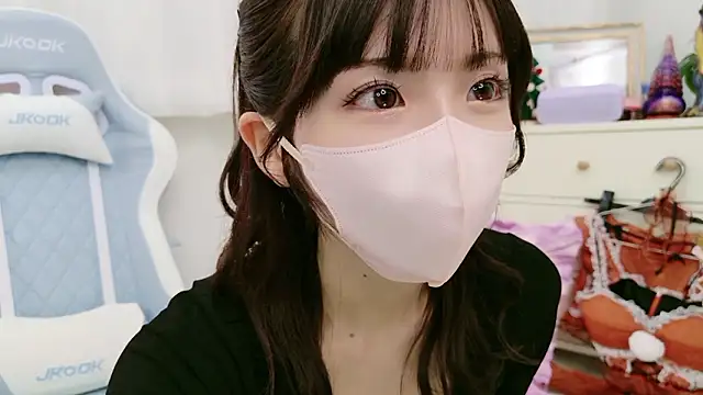 -minami- online show from November 23, 2025, 12:05 pm