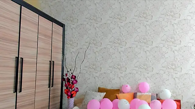 JulisSweet online show from February 20, 2025, 7:34 am