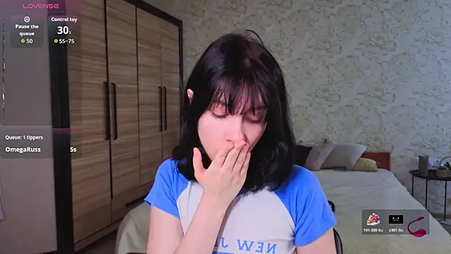 JulisSweet online show from October 24, 2025, 7:05 am