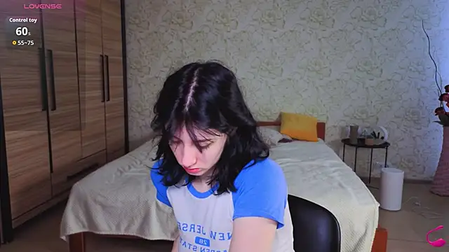 JulisSweet online show from November 30, 2025, 7:56 am