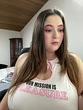 Snapshot of Kamilla_Loop chatting on February 17, 2026, 12:40 am Kamilla Loop online show from February 17, 2026, 12:40 am