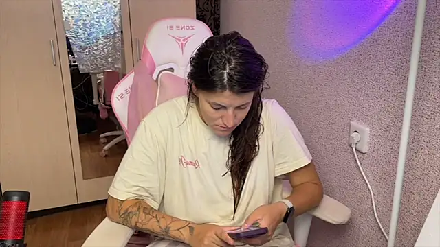 Katrin  kiss online show from July 22, 2026, 4:43 pm