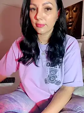 ReiyaRey online show from April 15, 2026, 7:58 pm