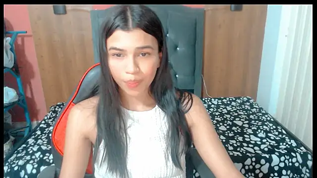 lyanamerry0 online show from October 2, 2025, 8:49 pm