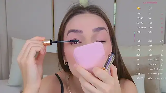 Snapshot of BellaHalles chatting on March 4, 2026, 5:46 am BellaHalles online show from March 4, 2026, 5:46 am