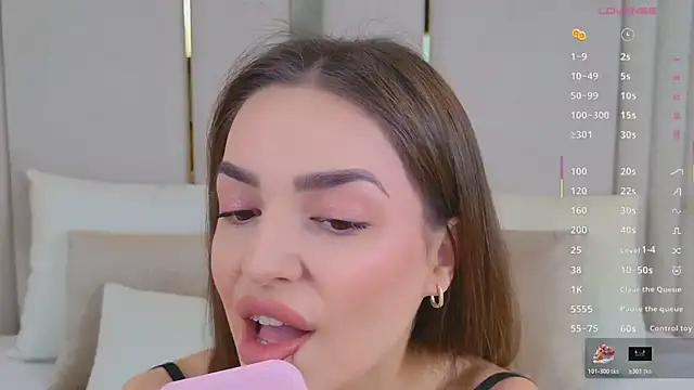 Snapshot of BellaHalles chatting on March 7, 2026, 5:37 am BellaHalles online show from March 7, 2026, 5:37 am