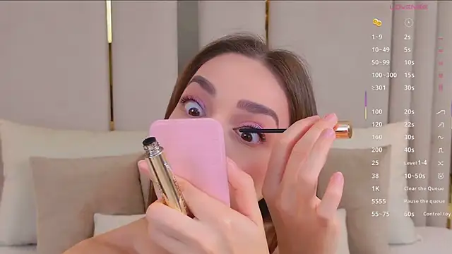 Snapshot of BellaHalles chatting on March 28, 2026, 5:40 am BellaHalles online show from March 28, 2026, 5:40 am