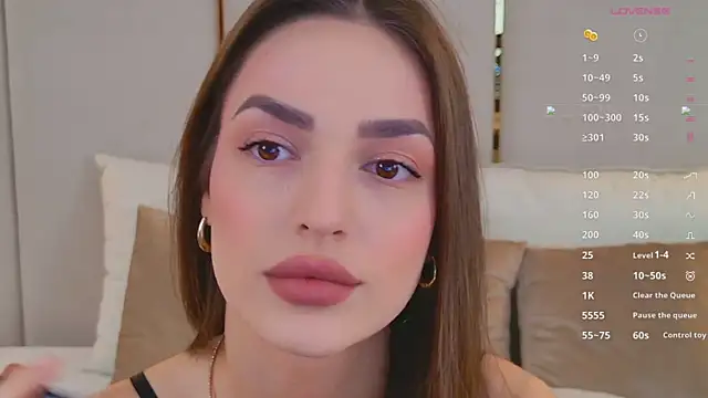 Snapshot of BellaHalles chatting on March 31, 2026, 6:14 am BellaHalles online show from March 31, 2026, 6:14 am