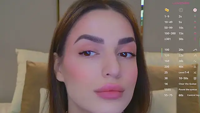 Snapshot of BellaHalles chatting on April 9, 2026, 5:51 am BellaHalles online show from April 9, 2026, 5:51 am