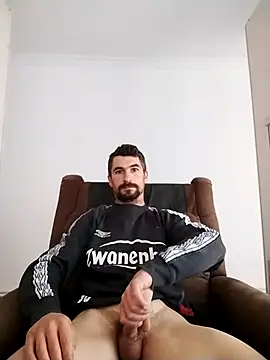 Snapshot of LOREDAN1 chatting on November 13, 2025, 8:24 am LOREDAN1 online show from November 13, 2025, 8:24 am