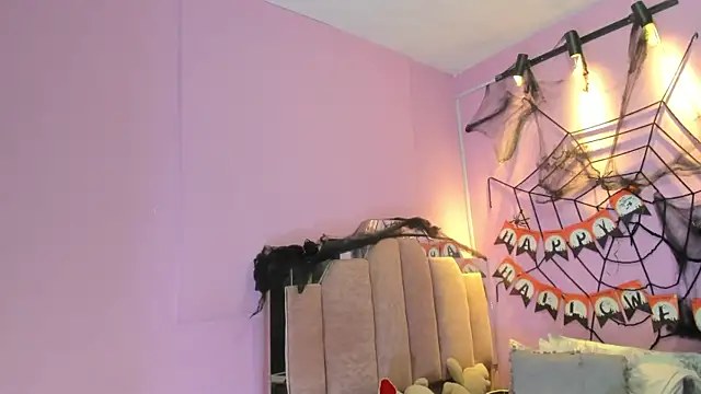 LoveQueen2 online show from October 28, 2025, 11:25 am