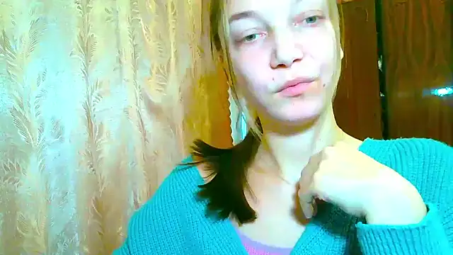 EmillyPlay online show from November 21, 2025, 10:47 am