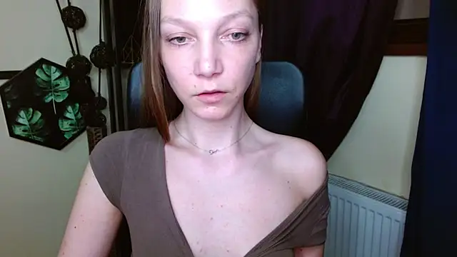 EmillyPlay online show from March 30, 2026, 5:36 pm