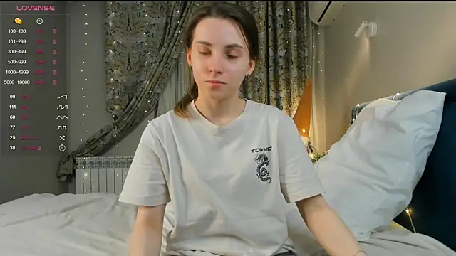 DonnaBurkee online show from March 22, 2025, 4:04 pm