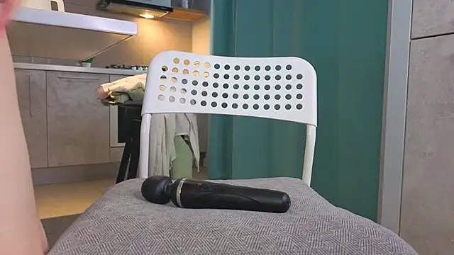 DonnaBurkee online show from April 9, 2026, 6:19 am