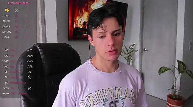 Snapshot of Alexxblue chatting on December 18, 2024, 6:14 pm Alexxblue online show from December 18, 2024, 6:14 pm