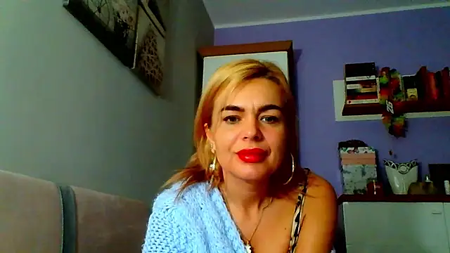 Snapshot of DESIREjenny chatting on December 8, 2024, 11:35 am DESIREjenny online show from December 8, 2024, 11:35 am