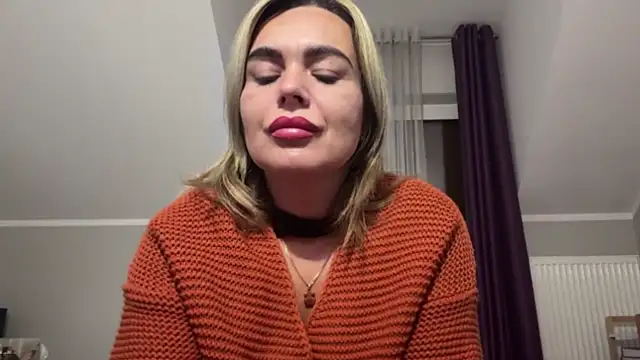 Snapshot of DESIREjenny chatting on October 3, 2025, 7:05 am DESIREjenny online show from October 3, 2025, 7:05 am