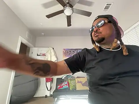 4EVAGLACIERS online show from April 3, 2026, 3:48 am