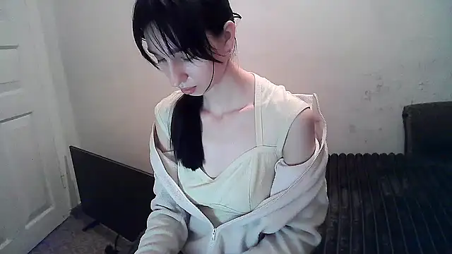 Snapshot of ElizaSwon chatting on October 5, 2025, 3:10 pm ElizaSwon online show from October 5, 2025, 3:10 pm