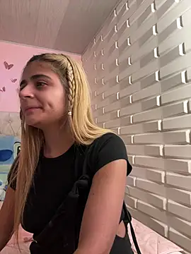 pamell col online show from December 12, 2024, 1:43 am