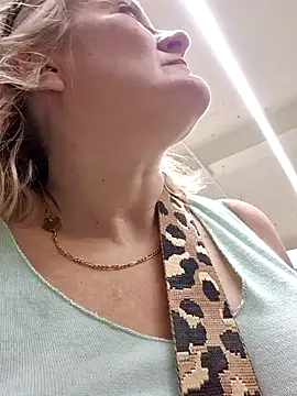 Snapshot of lady_charlyne chatting on January 14, 2025, 3:04 pm lady charlyne online show from January 14, 2025, 3:04 pm