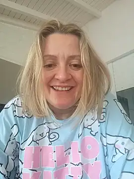 Snapshot of lady_charlyne chatting on January 17, 2025, 11:38 am lady charlyne online show from January 17, 2025, 11:38 am