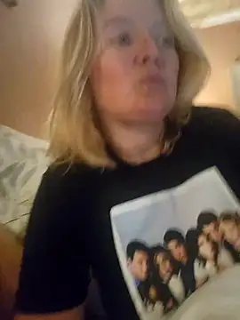 Snapshot of lady_charlyne chatting on February 26, 2025, 8:11 pm lady charlyne online show from February 26, 2025, 8:11 pm