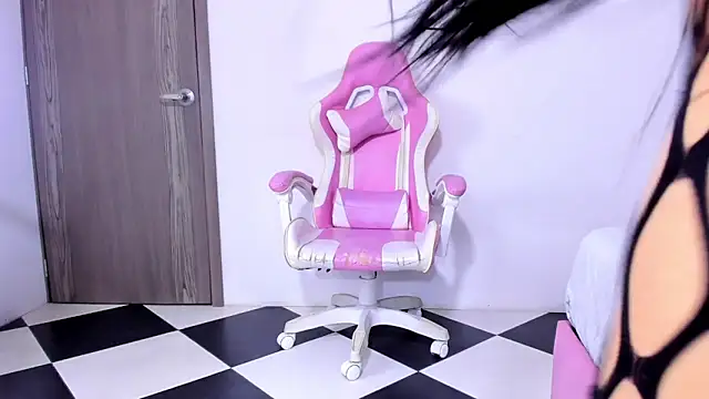 alexa pariss online show from February 7, 2026, 6:06 am