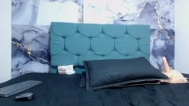 alexa pariss online show from March 4, 2026, 7:09 pm